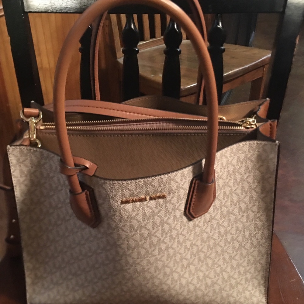 Michael Kors Purse Mercer Large Logo Tote - Picture 2 of 4